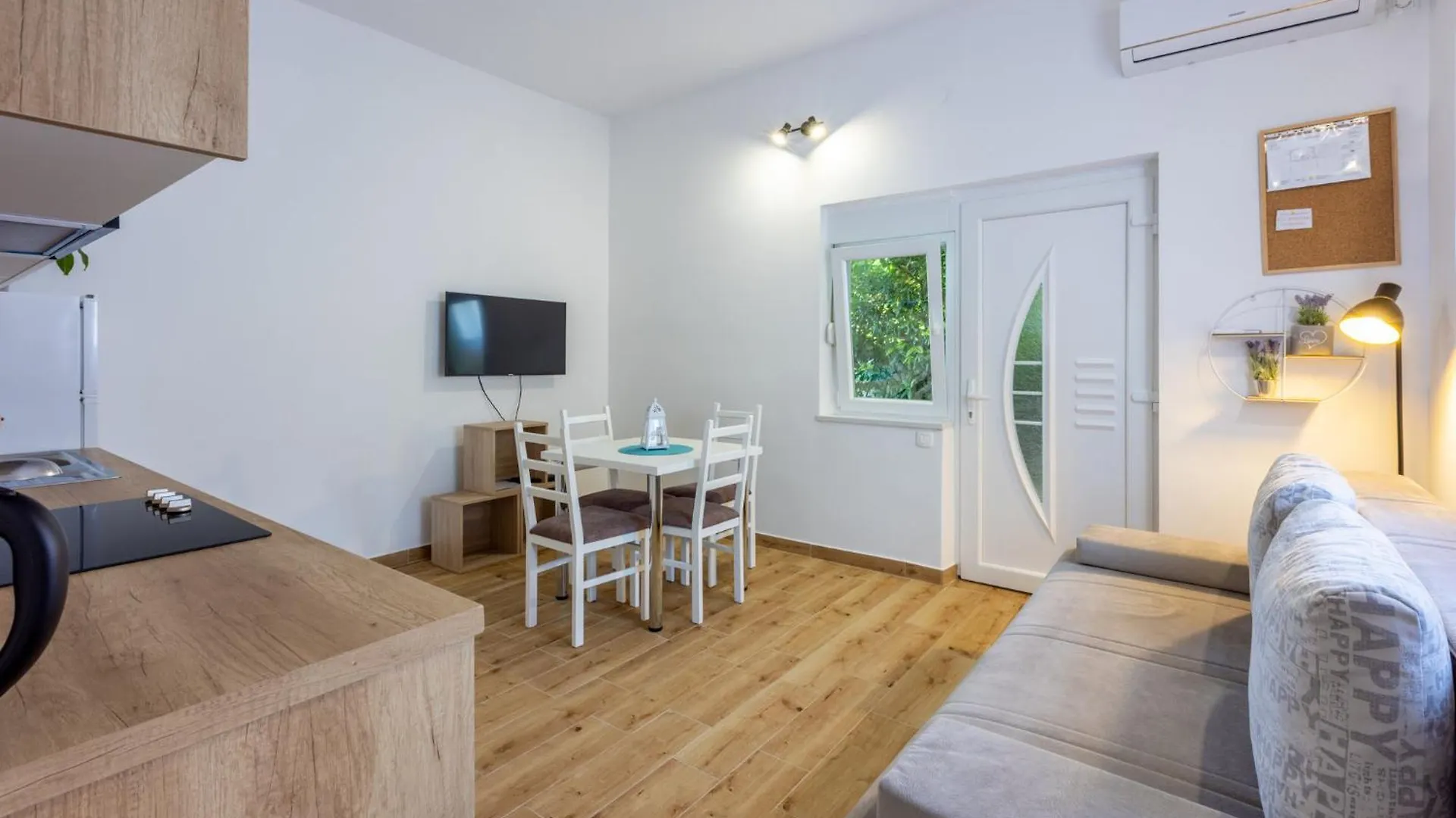 Tustonjic Otel Novi Vinodolski 0*,  Hırvatistan