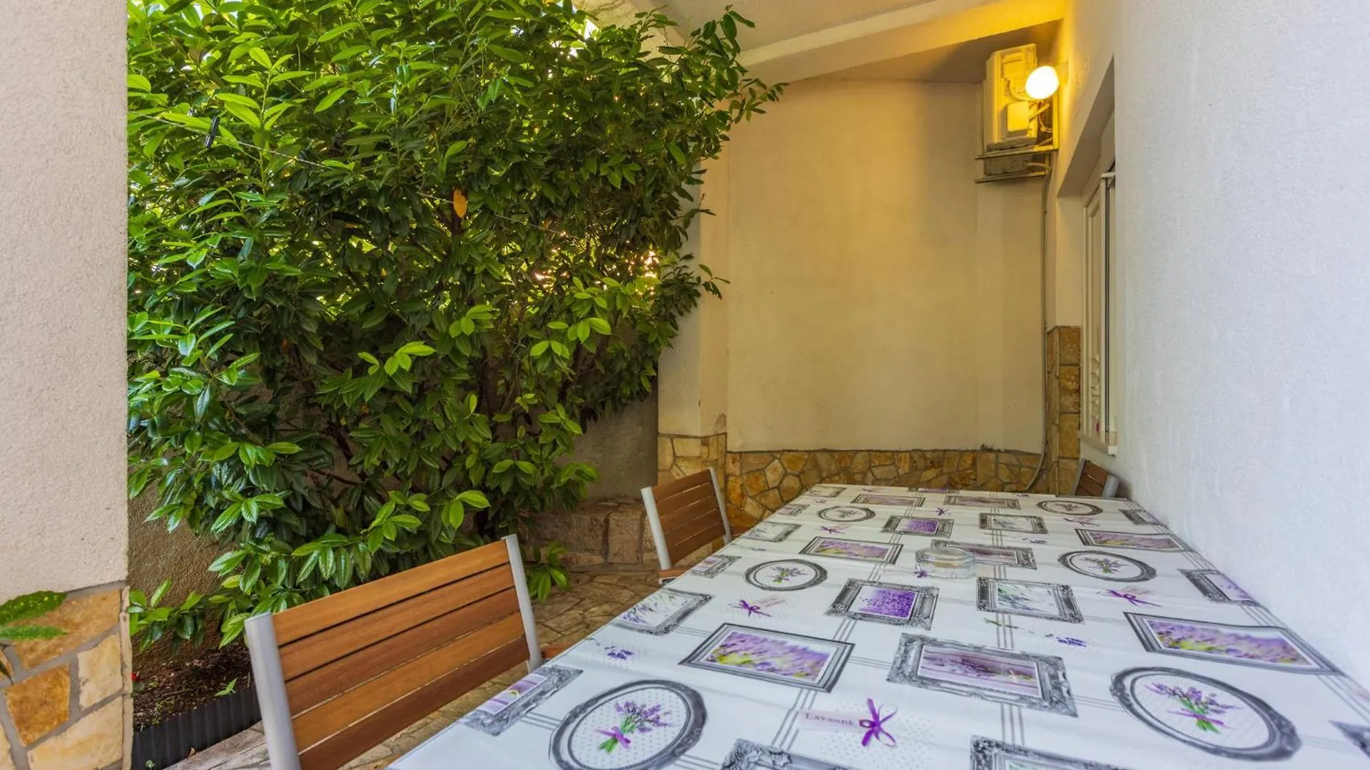 Tustonjic Otel Novi Vinodolski 0*,  Hırvatistan