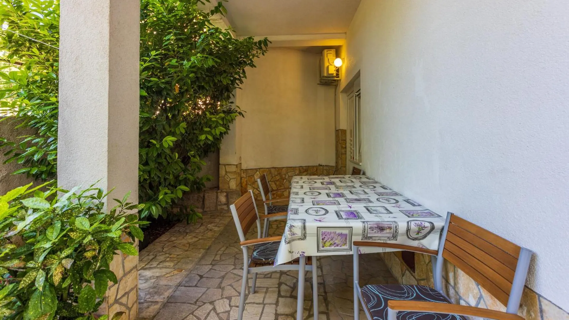 Konukevi Tustonjic Otel Novi Vinodolski